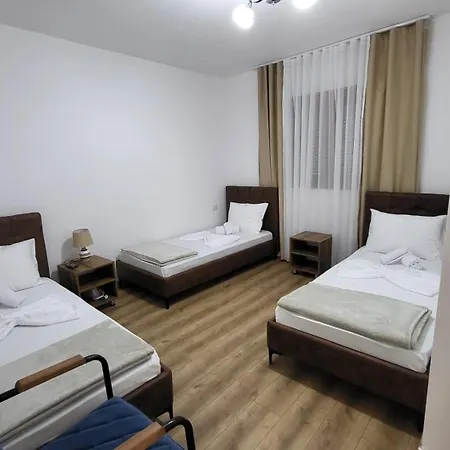 מלון Dragobia House & Table 3*